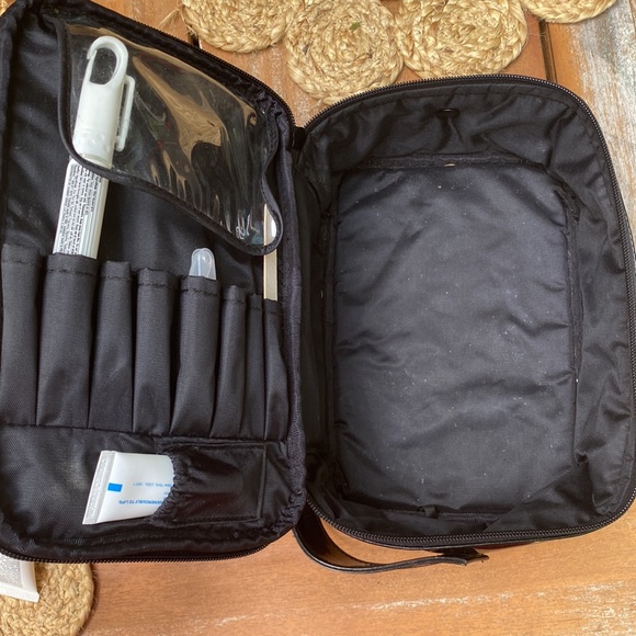 Benefit Vintage Makeup Bag - Picture 2 of 4